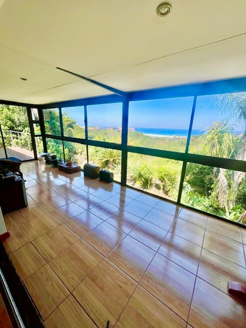 4 Bedroom Property for Sale in Outeniqua Strand Western Cape